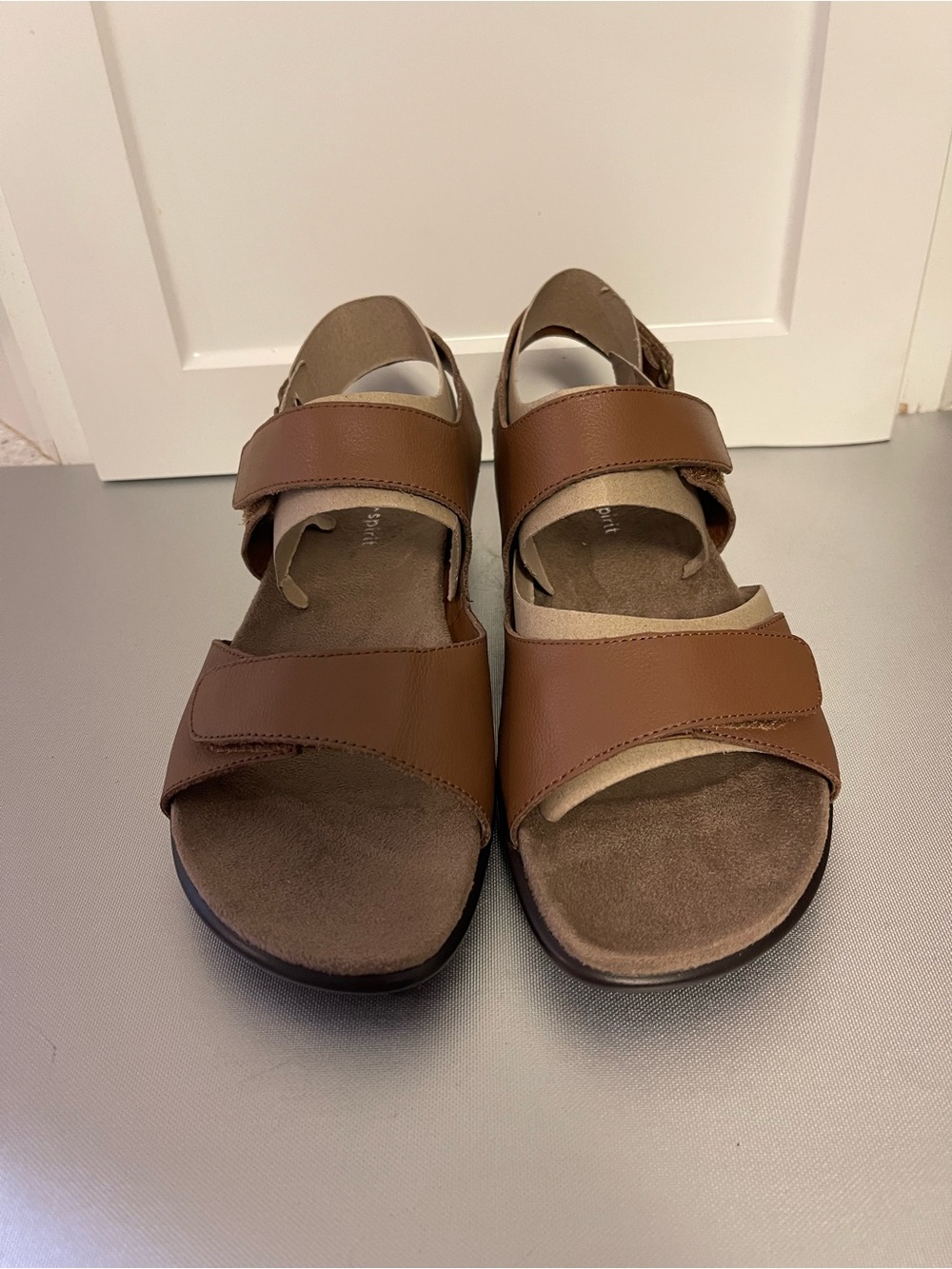 Easy Spirit Hartwell Brown Leather Strap Sandals NWOB Sz 7.5M